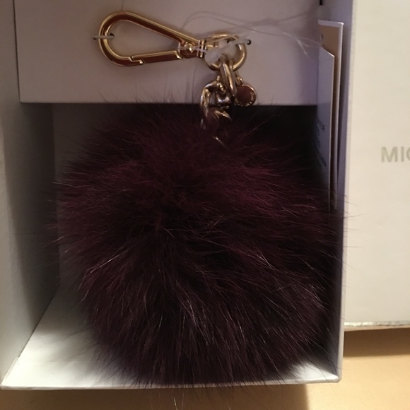 NWT - MICHAEL KORS PLUM FOX FUR POM KEY FOB - Picture 3 of 6